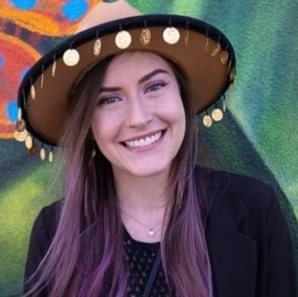 Meet your Posher, Gemma - Picture 1 of 1